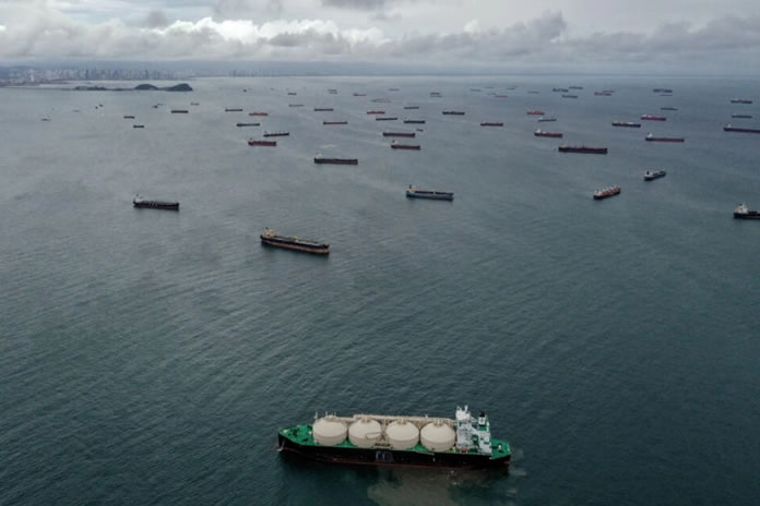 Panam M S De Barcos Varados En El Canal Por Los Bajos Niveles De